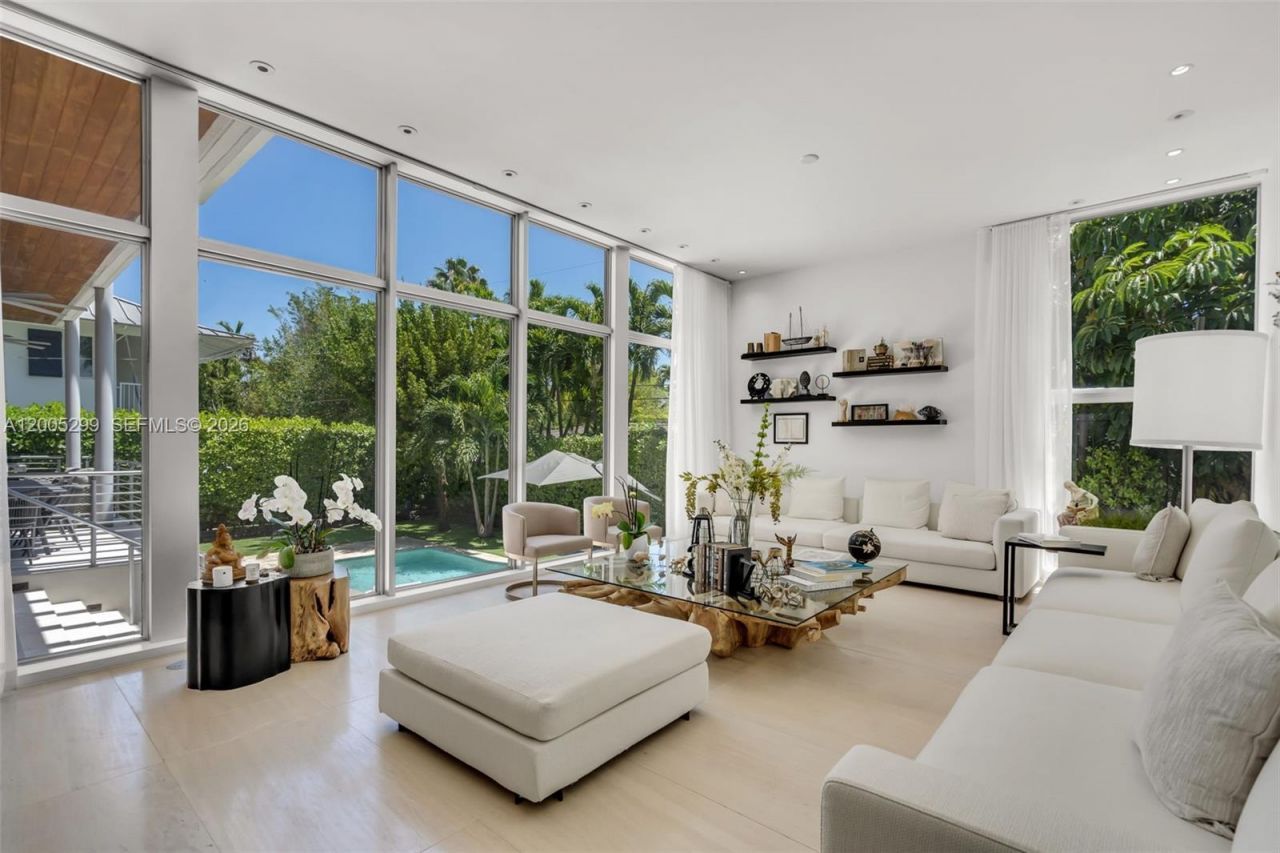 230 W Mcintyre St , Key Biscayne, FL 33149 Photo