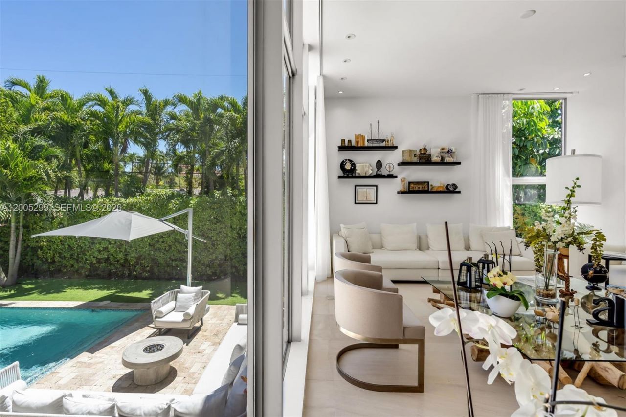 230 W Mcintyre St , Key Biscayne, FL 33149 Photo