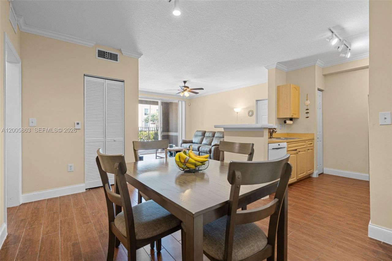 6841 SW 44th St , Unit 106, Miami, FL 33155 Photo