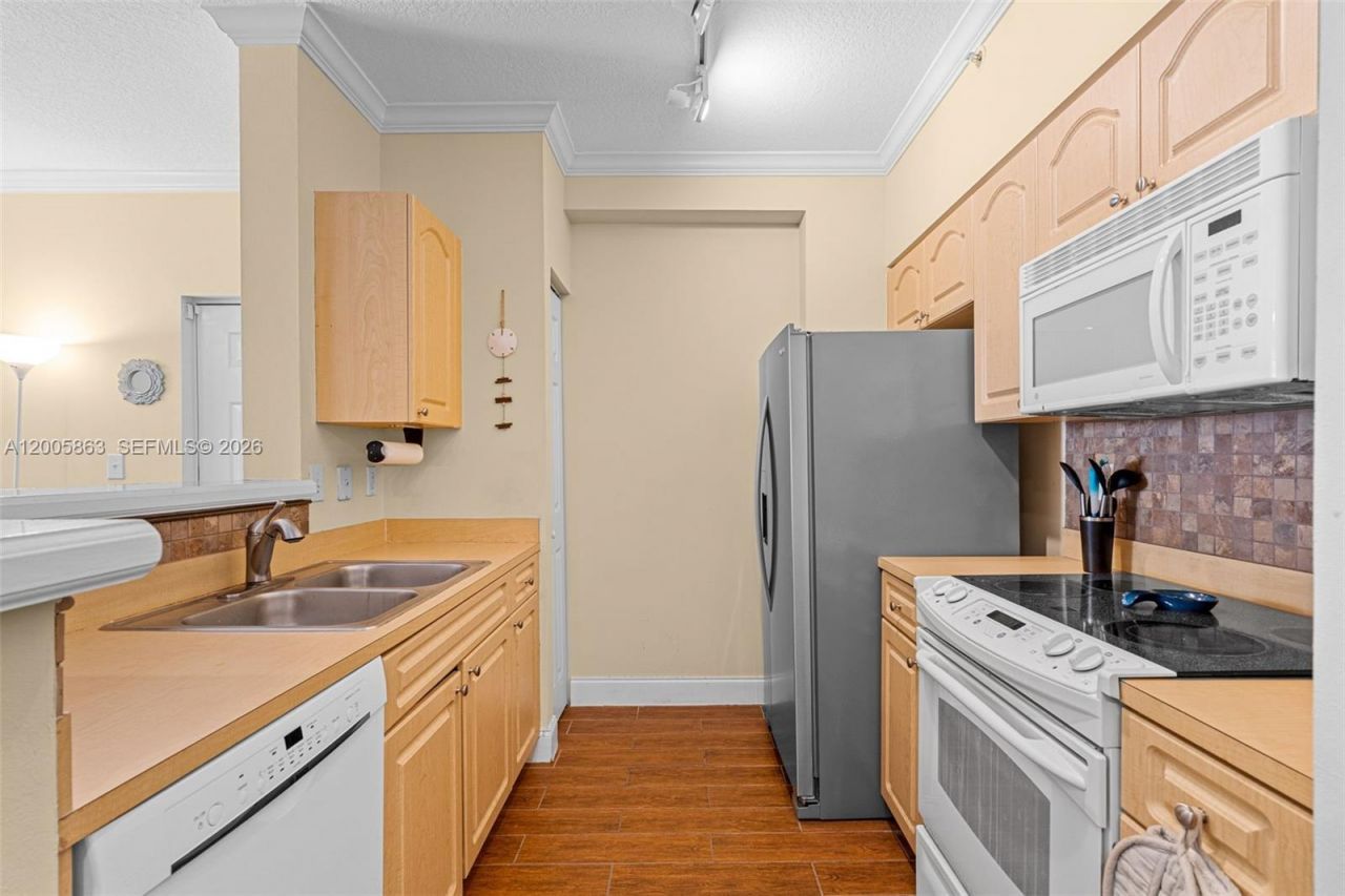 6841 SW 44th St , Unit 106, Miami, FL 33155 Photo