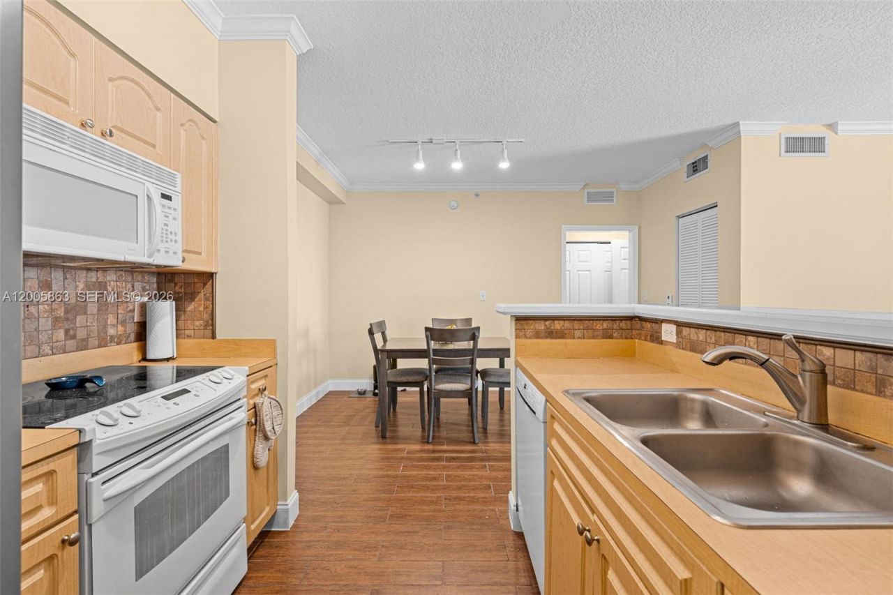 6841 SW 44th St , Unit 106, Miami, FL 33155 Photo