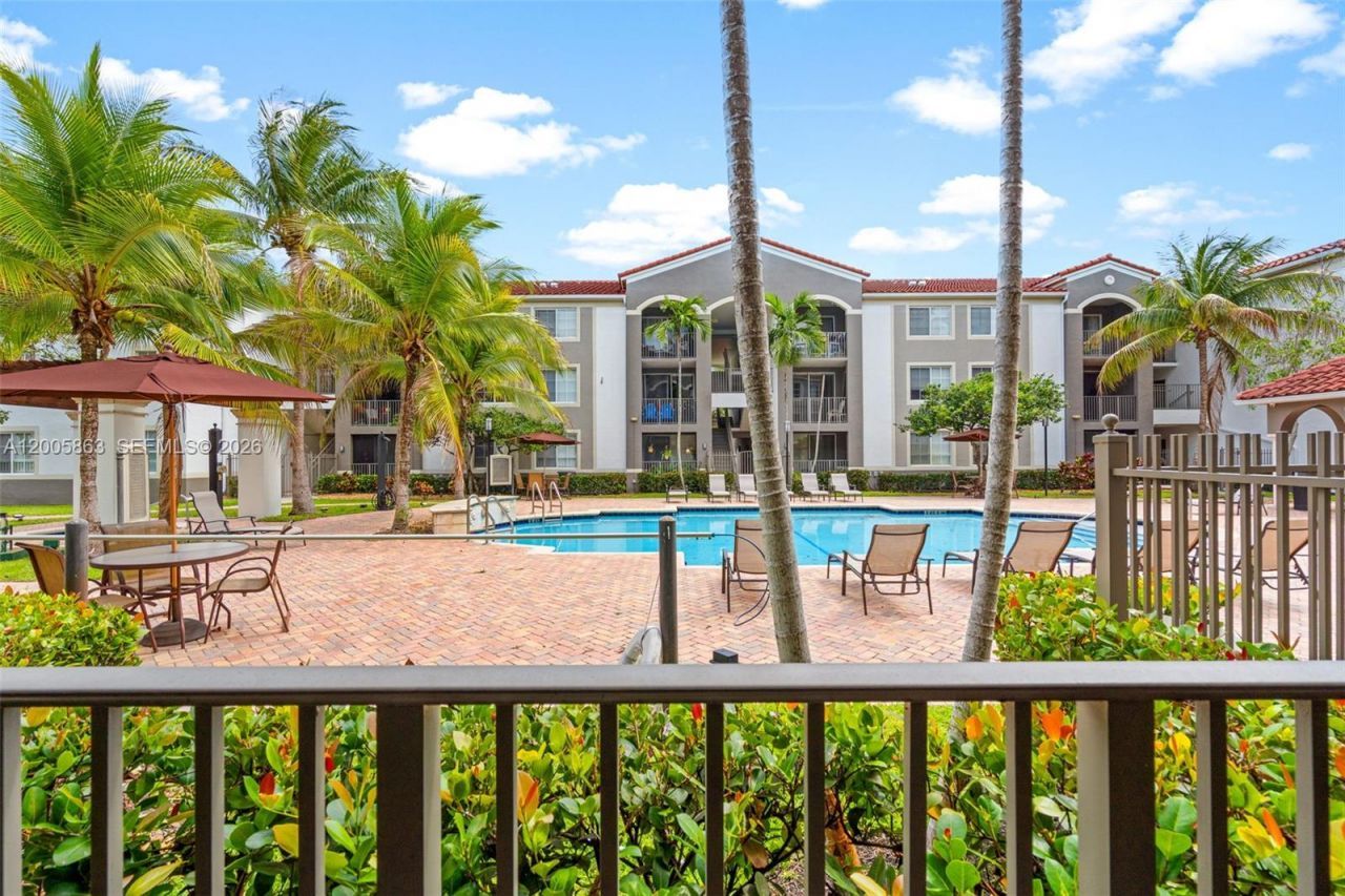 6841 SW 44th St , Unit 106, Miami, FL 33155 Photo