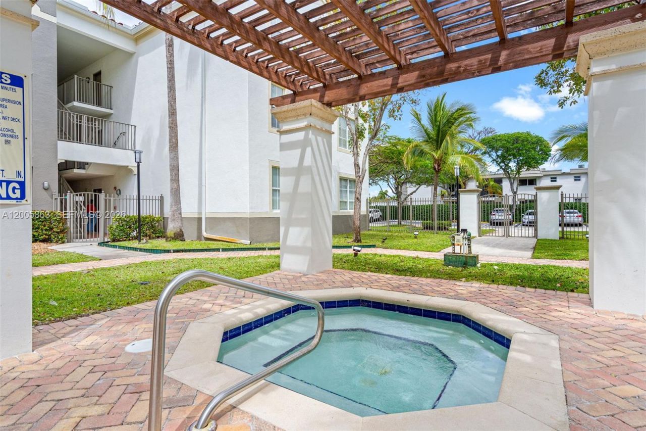 6841 SW 44th St , Unit 106, Miami, FL 33155 Photo