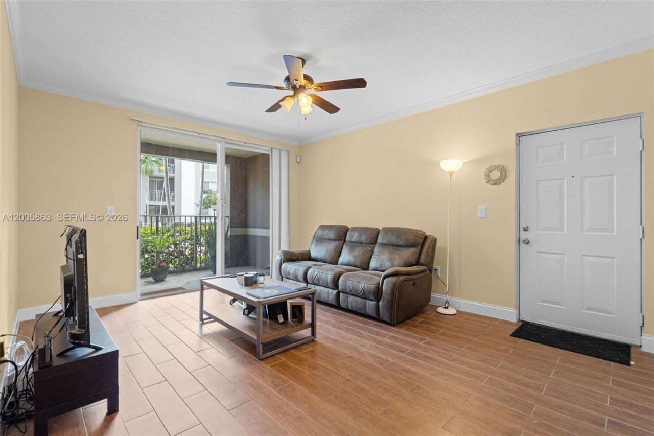6841 SW 44th St , Unit 106, Miami, FL 33155 Photo