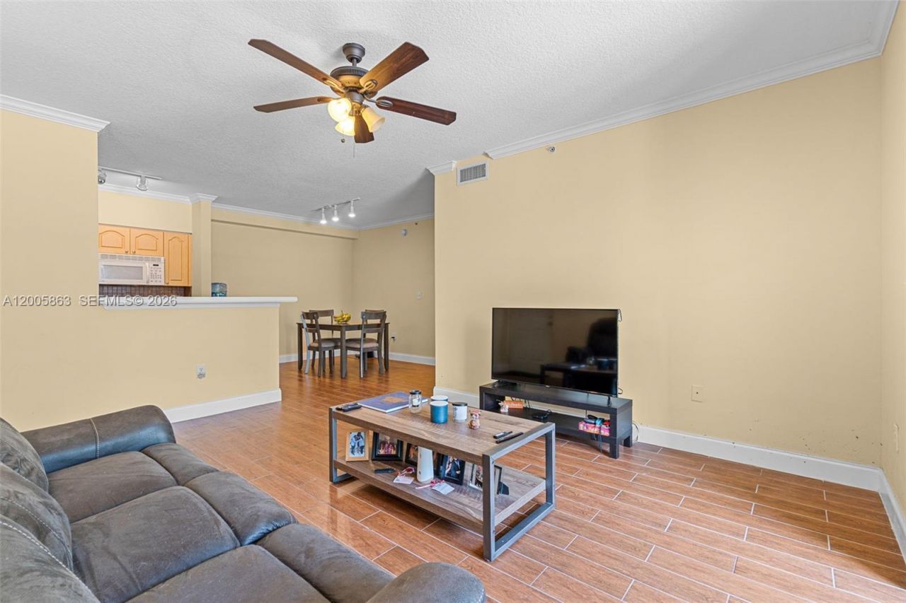 6841 SW 44th St , Unit 106, Miami, FL 33155 Photo