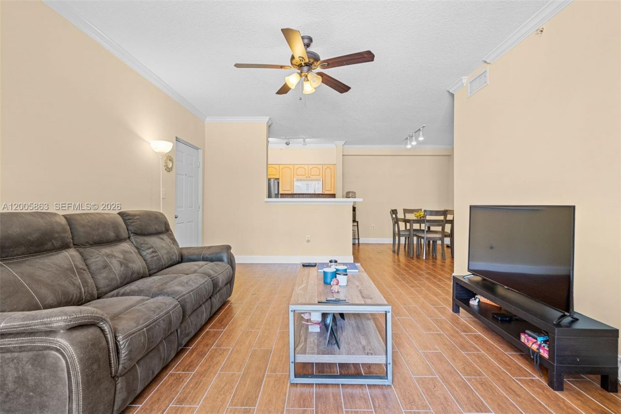 6841 SW 44th St , Unit 106, Miami, FL 33155 Photo