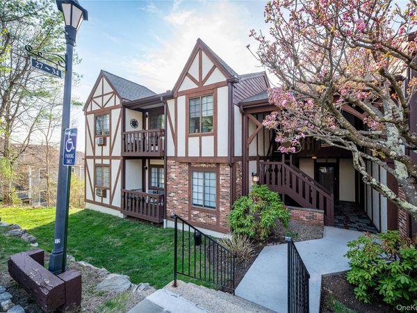 33 Foxwood Circle , Mount Kisco, NY 10549