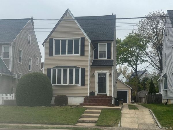 75 Munro Boulevard, Valley Stream, NY 11581