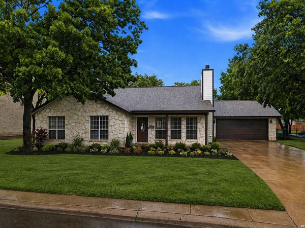 141 Village Path, Castroville, TX 78009