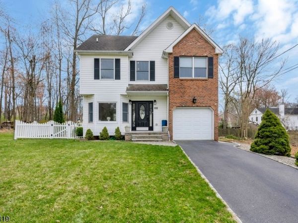 220 3rd St, Green Brook, NJ 08812