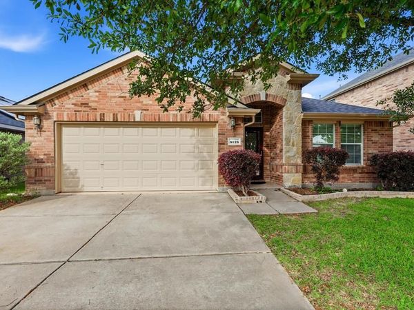9125 Rainland Court , Arlington, TX 76002