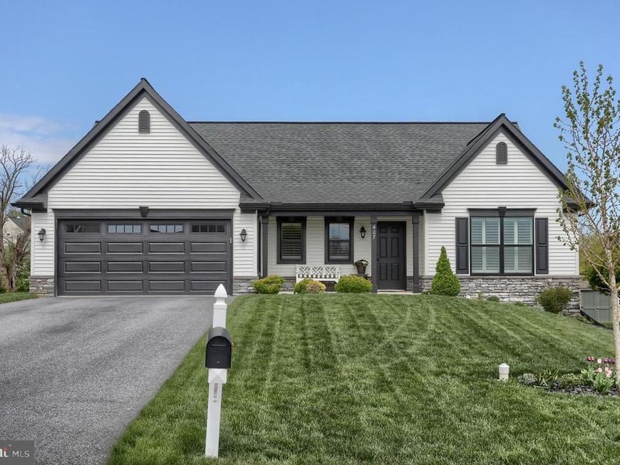 407 Orchid Circle, Lebanon, PA 17046 Main Photo