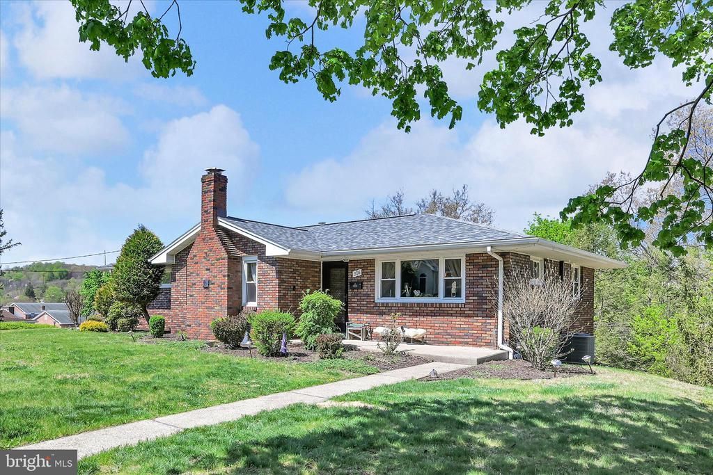 208 MCKINLEY STREET, SCHUYLKILL HAVEN, PA 17972