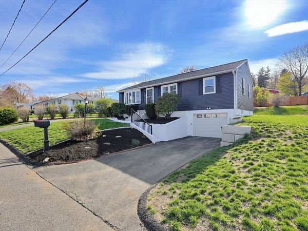 24 Cro Shee Ln, Leominster, MA 01453