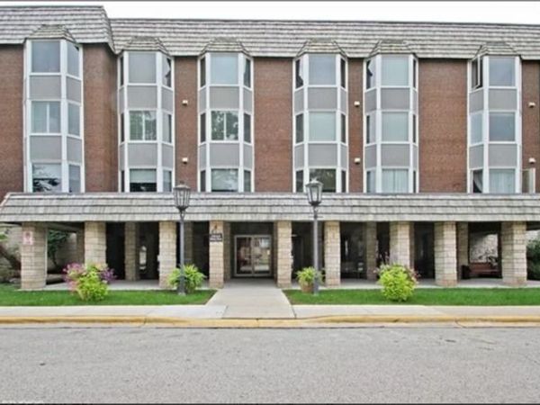 400 Thames Parkway , Unit 1F, Park Ridge, IL 60068