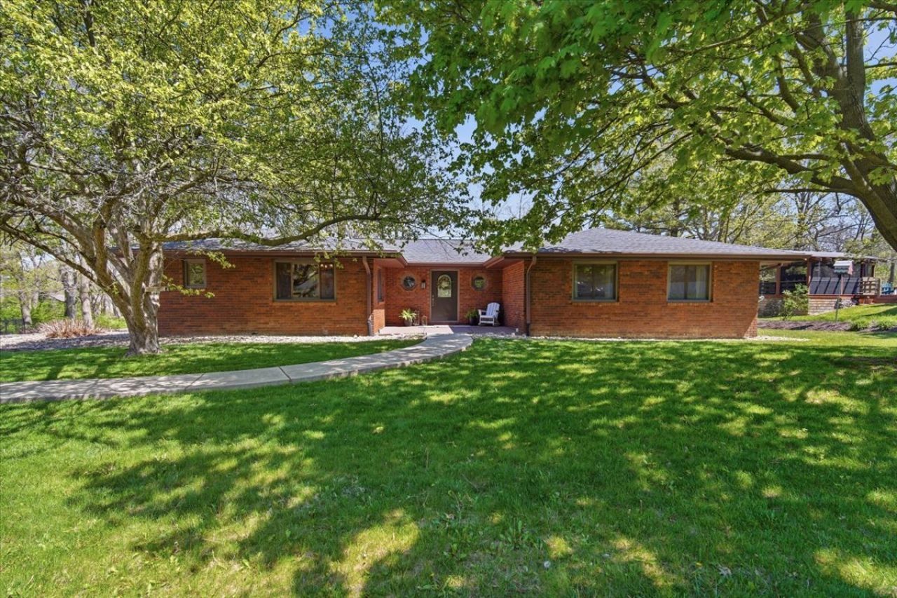 19316 Nottingham Drive , Bloomington, IL 61705