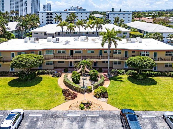 930 Osceola Drive, Unit 9, Boca Raton, FL 33432