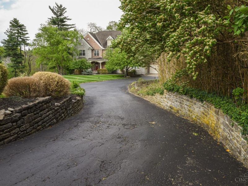 8592 Concord Hills Circle, Sycamore Township, OH 45243 Photo 3