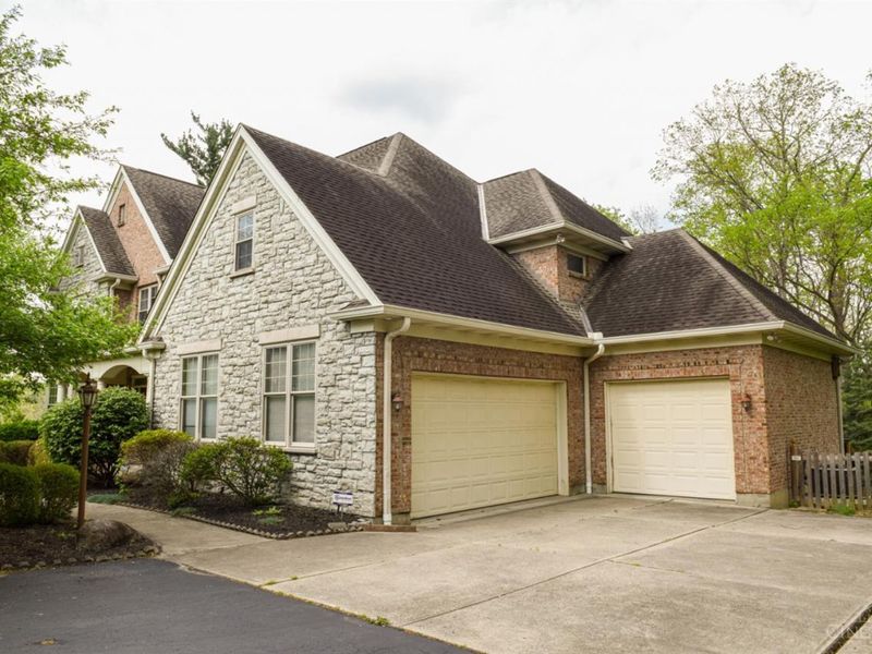 8592 Concord Hills Circle, Sycamore Township, OH 45243 Photo 5