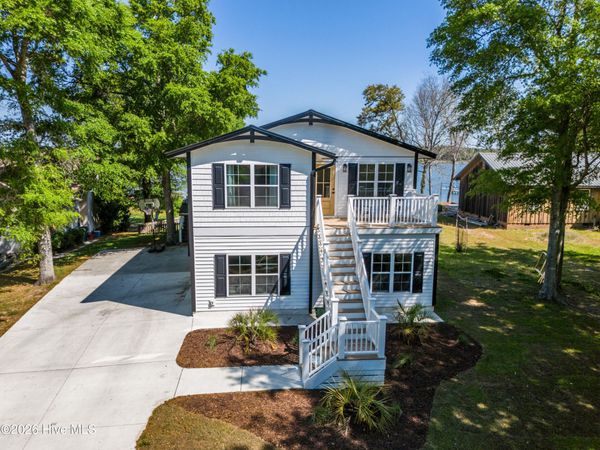 725 Chadwick Shores Drive, Sneads Ferry, NC 28460