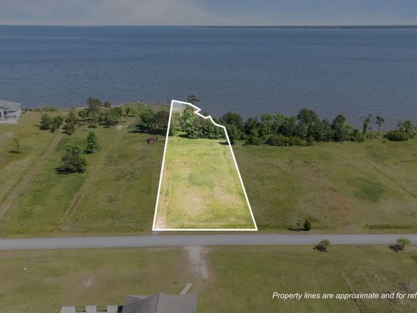 63 Wind Lake Road S, Oriental, NC 28571