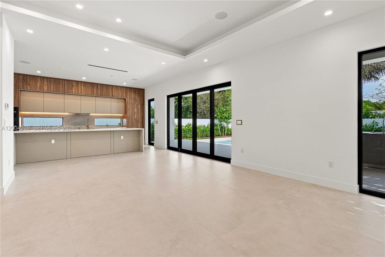 6449 SW 28th St, Miami, FL 33155 Photo