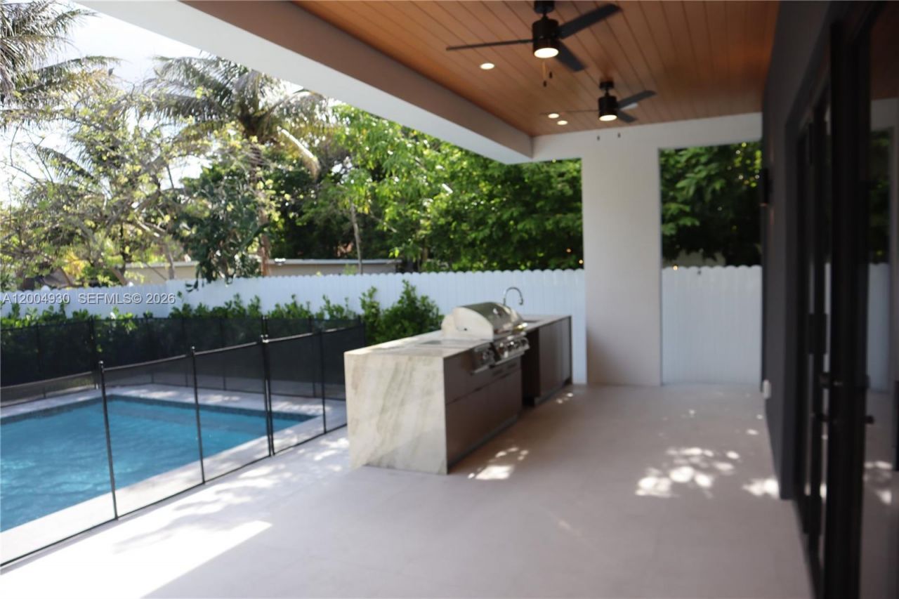 6449 SW 28th St, Miami, FL 33155 Photo
