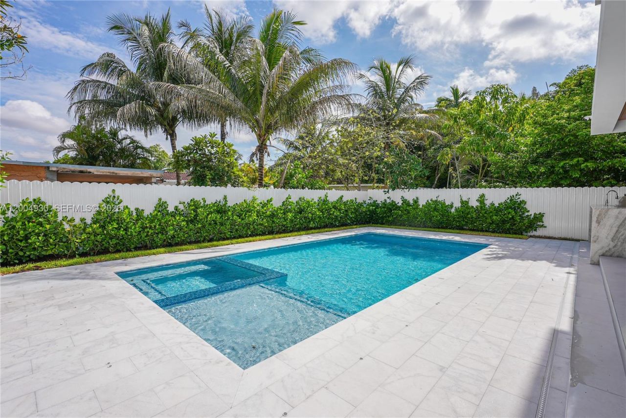 6449 SW 28th St, Miami, FL 33155 Photo