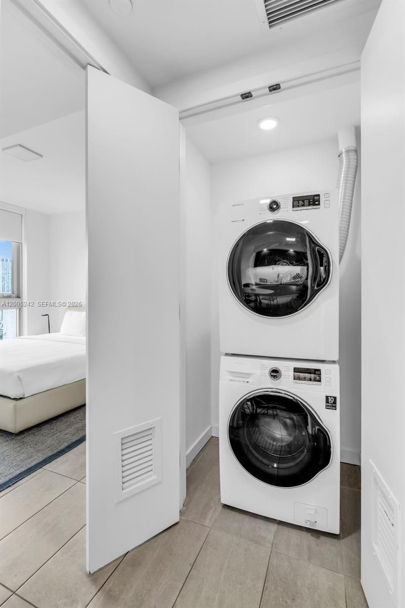 227 NE 2nd St , Unit 2503, Miami, FL 33132 Photo