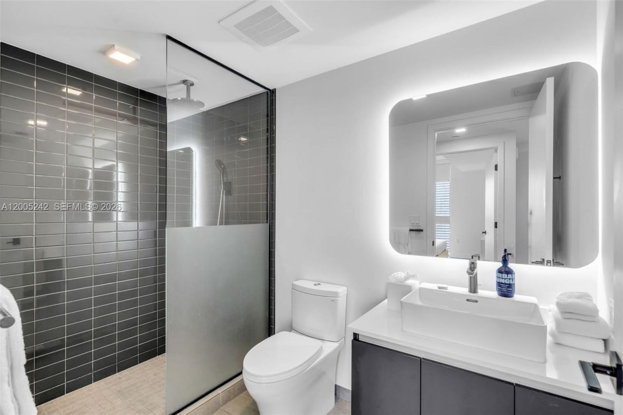 227 NE 2nd St , Unit 2503, Miami, FL 33132 Photo
