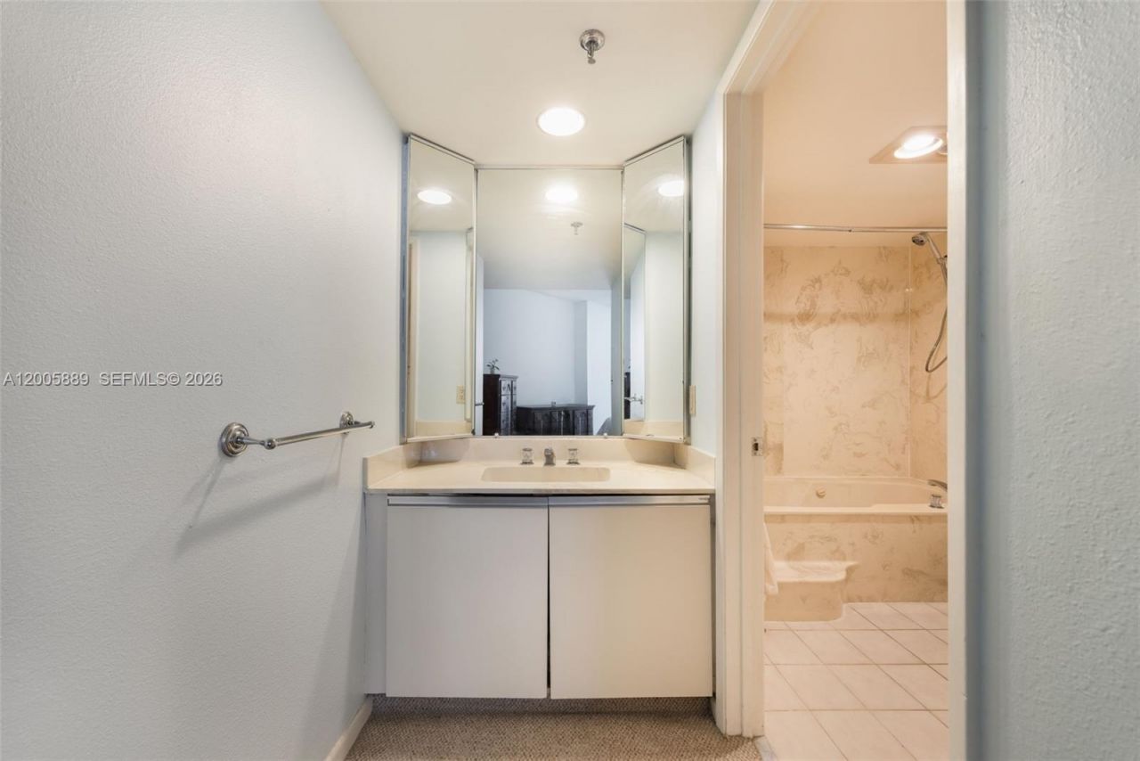 520 Brickell Key Dr, Unit A1001, Miami, FL 33131 Photo