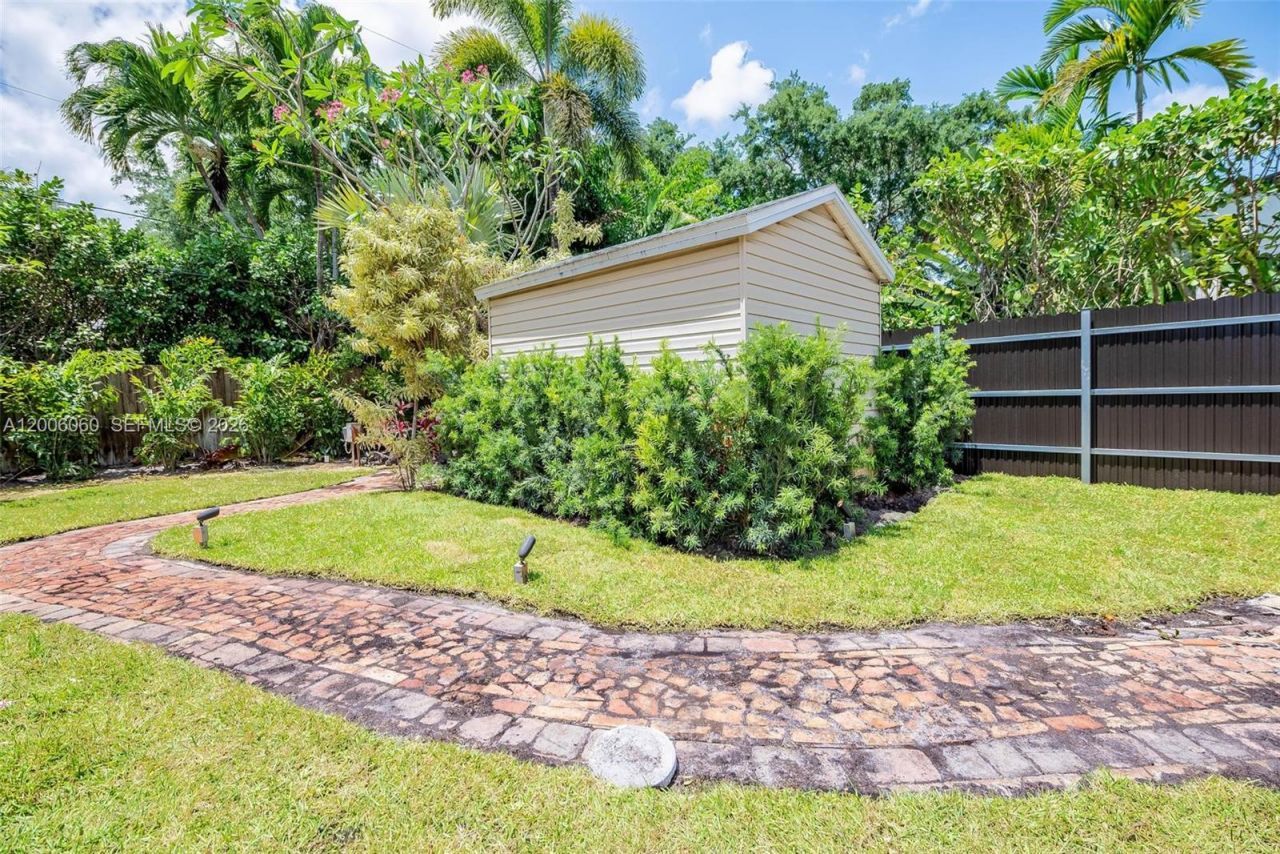 11222 NE 9th Ave, Biscayne Park, FL 33161 Photo