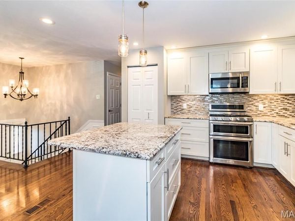 123 Oakside Lane , St Louis, MO 63122