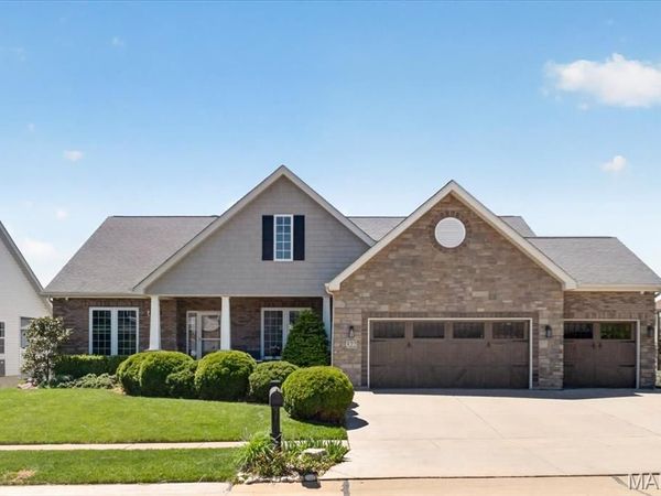 322 Pointe Loma Boulevard, Lake St Louis, MO 63367