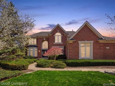532 Springview Drive, Rochester, MI 48307