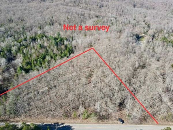 2111 Six Mile Lake Road, East Jordan, MI 49727