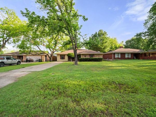 200 W Garrity Street , Corsicana, TX 75110