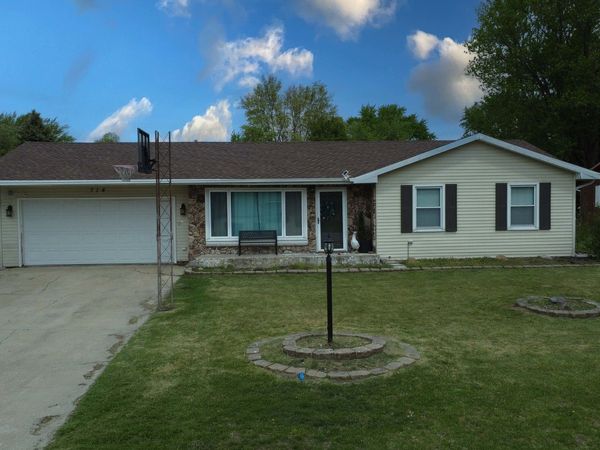 714 E Rosewood Street , Watseka, IL 60970