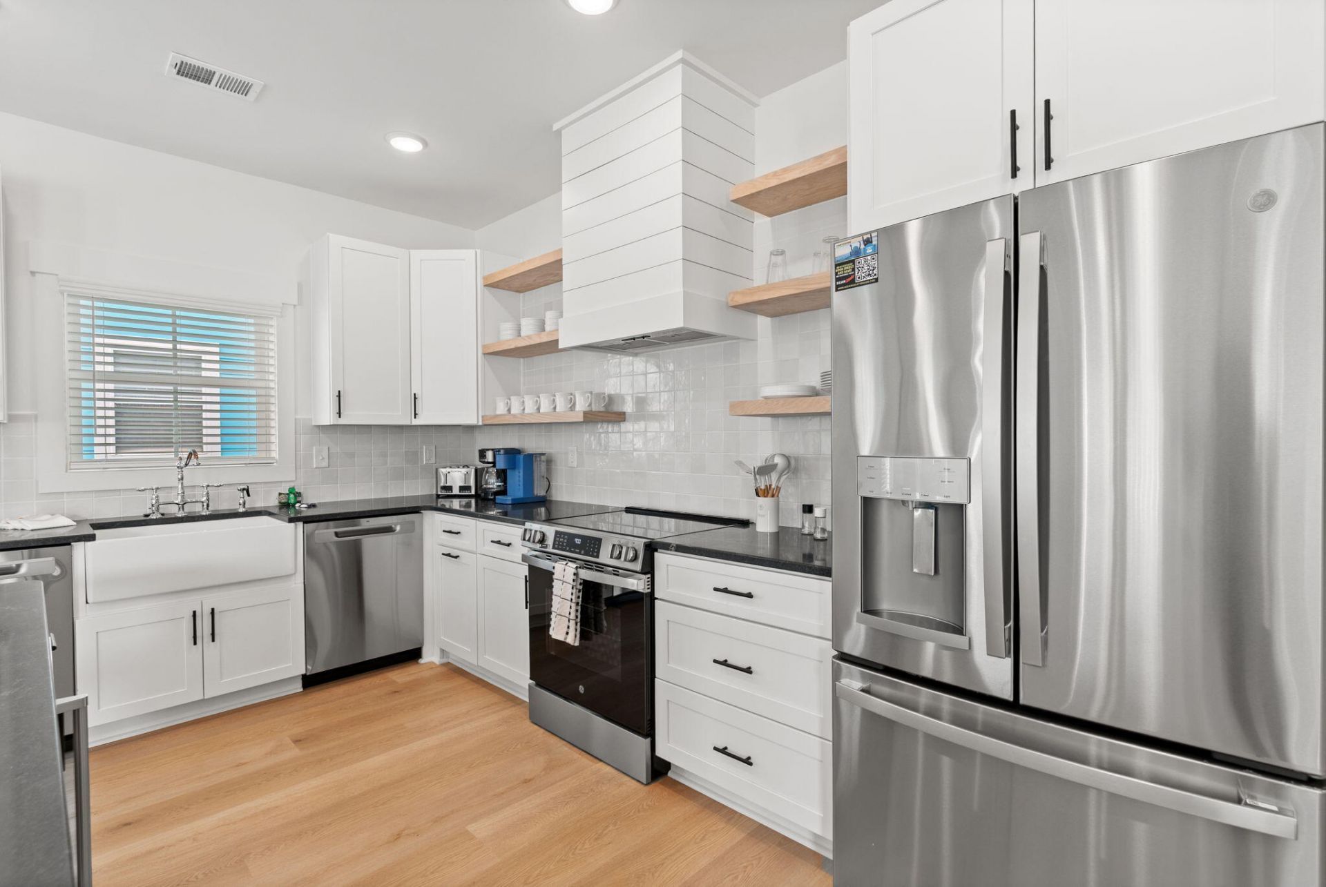 1211 N Waccamaw Drive Photo 6