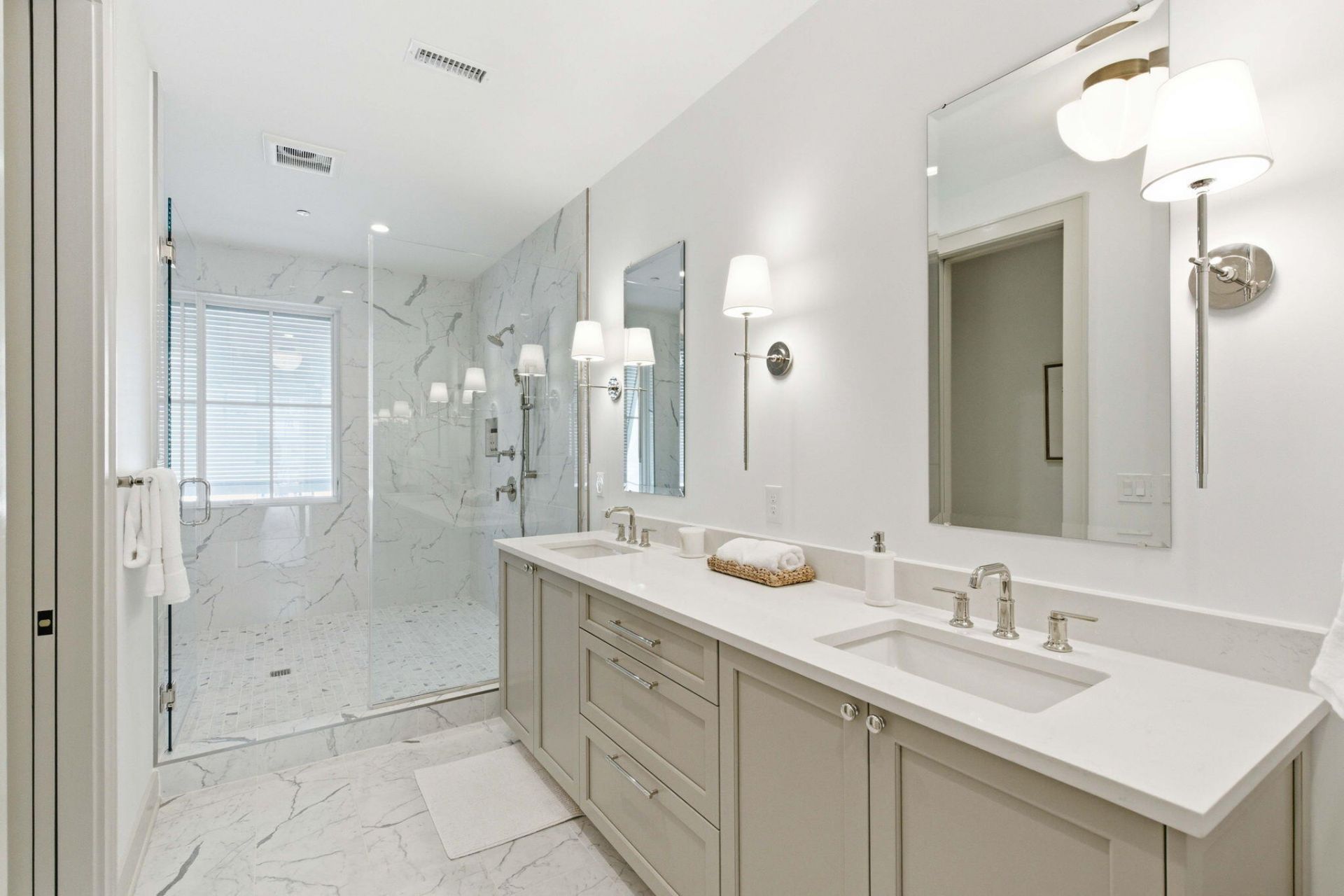 624 Waterman Street Photo 9