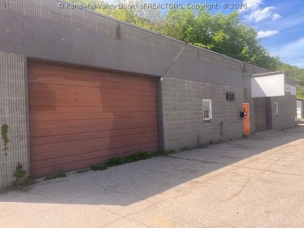 8131 MacCorkle Avenue, Marmet, WV 25315