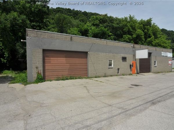 8131 MacCorkle Avenue, Marmet, WV 25315