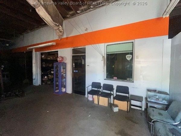 8131 MacCorkle Avenue, Marmet, WV 25315