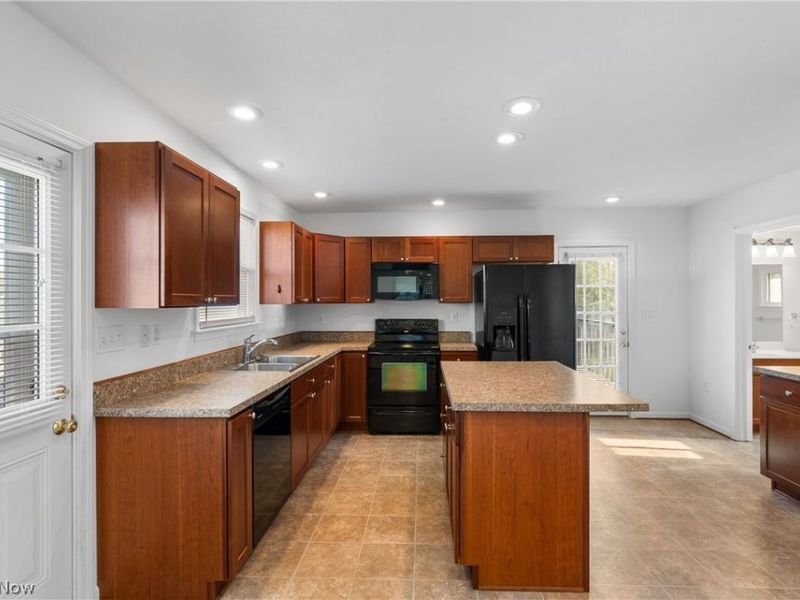 881 W College Road , Alliance, OH 44601 Photo 11