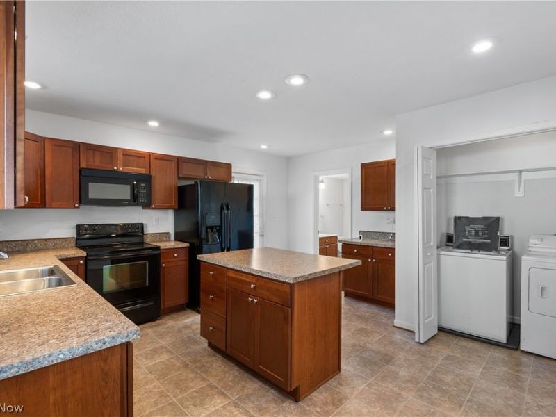 881 W College Road , Alliance, OH 44601 Photo 13