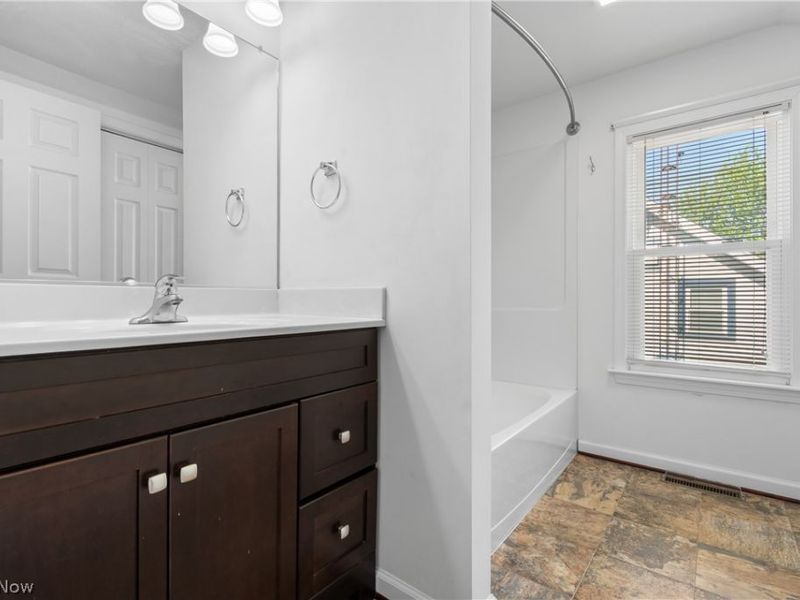 881 W College Road , Alliance, OH 44601 Photo 18