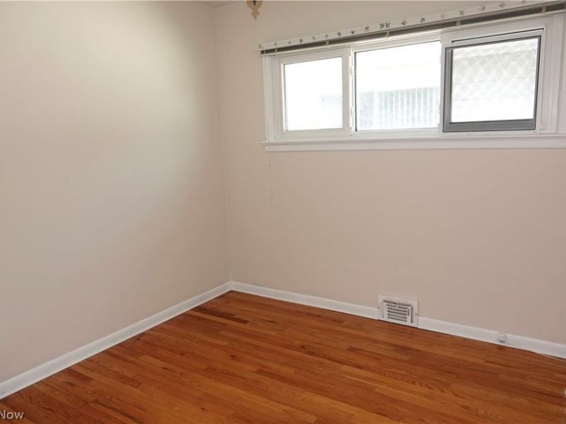 1661 Chelmsford Road , Mayfield Heights, OH 44124 Photo 18