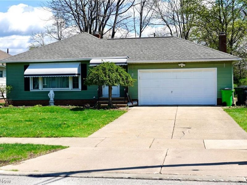 1661 Chelmsford Road , Mayfield Heights, OH 44124 Photo 2