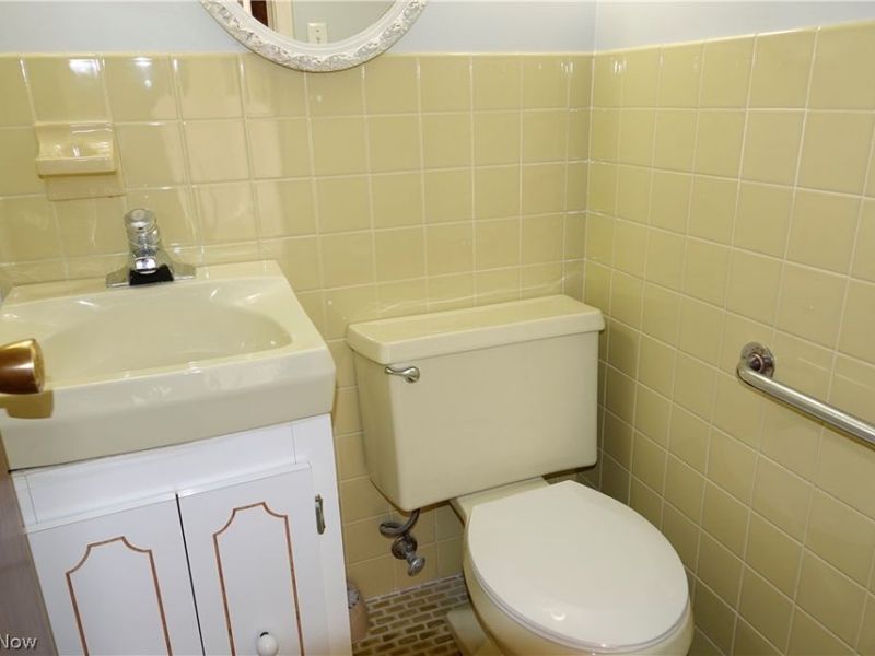 1661 Chelmsford Road , Mayfield Heights, OH 44124 Photo 22