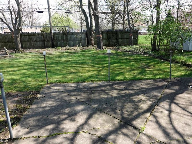 1661 Chelmsford Road , Mayfield Heights, OH 44124 Photo 4